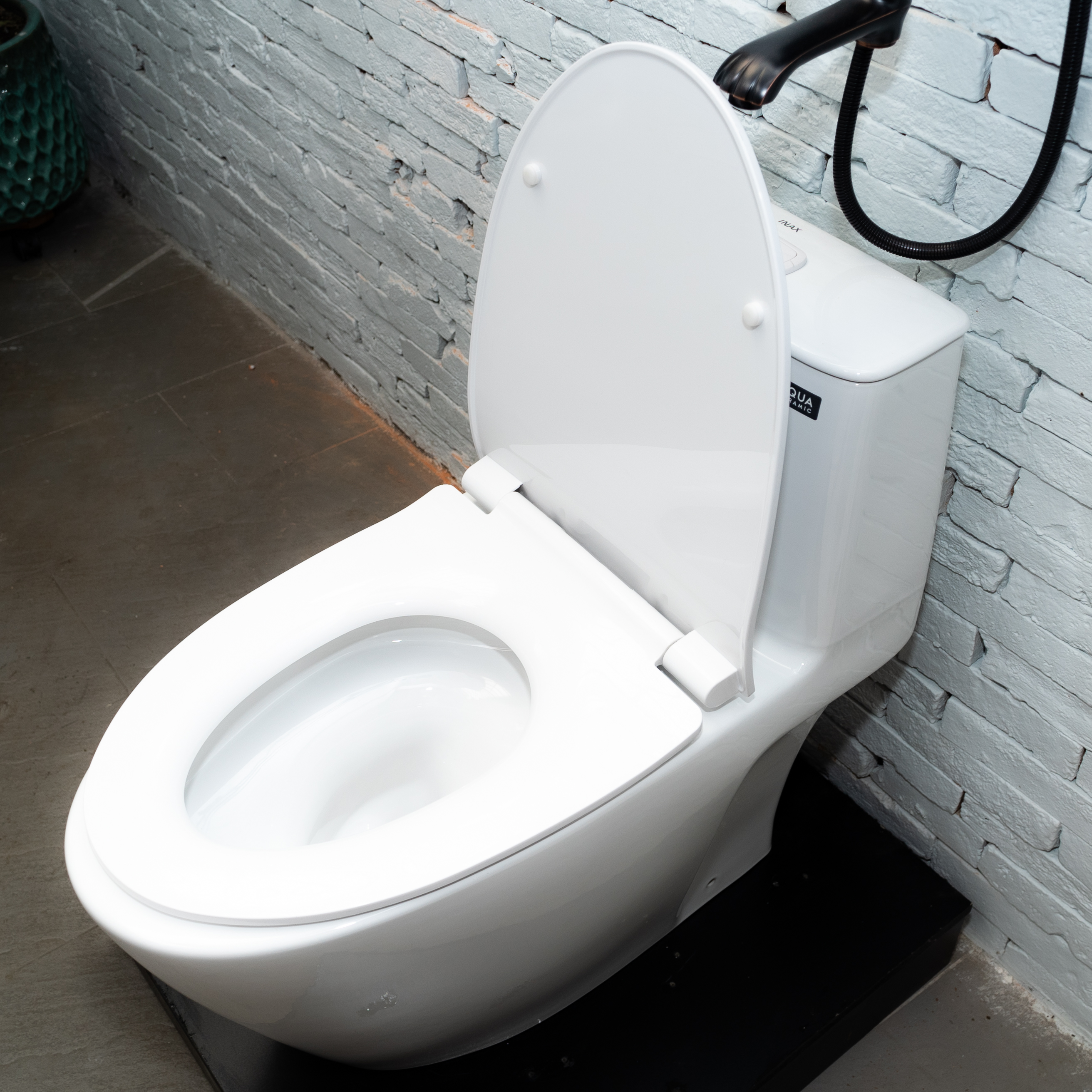 Bồn cầu 1 khối INAX AC-902VN (AC902VN) nắp đóng êm